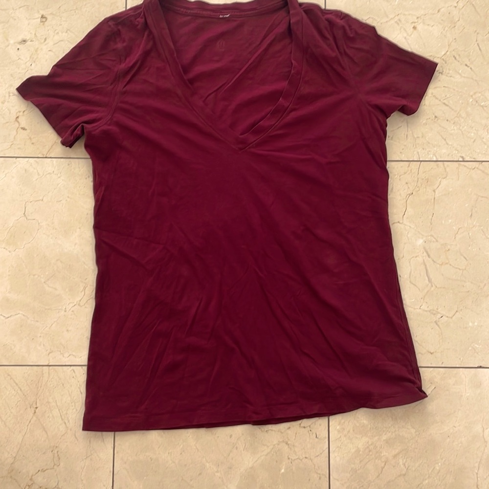 A Lululemon tee shirts dark red